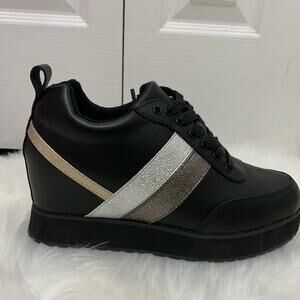 Very Volatile New in Box Leather Sarita Platform Sneakers